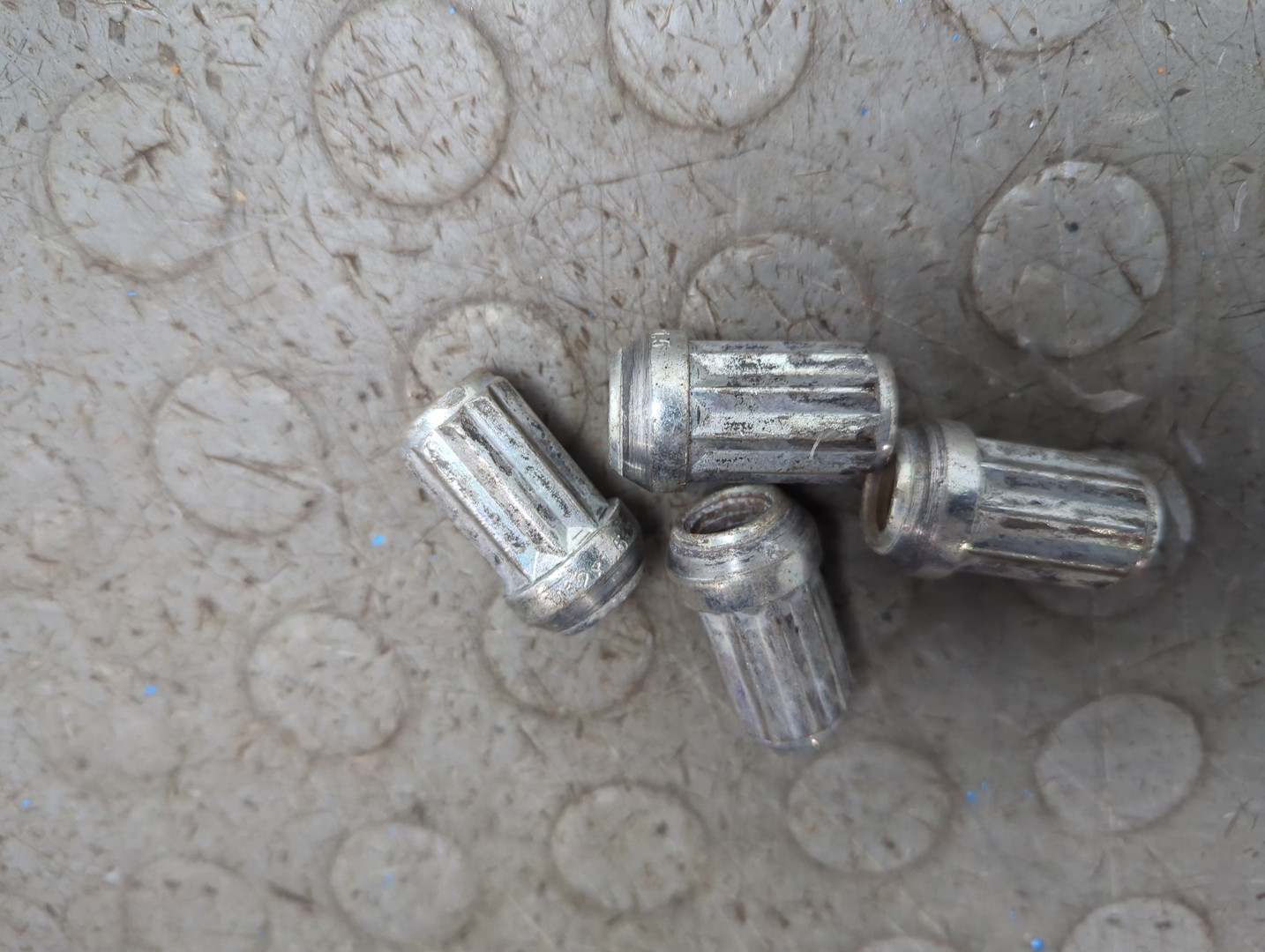 Гайка колеса