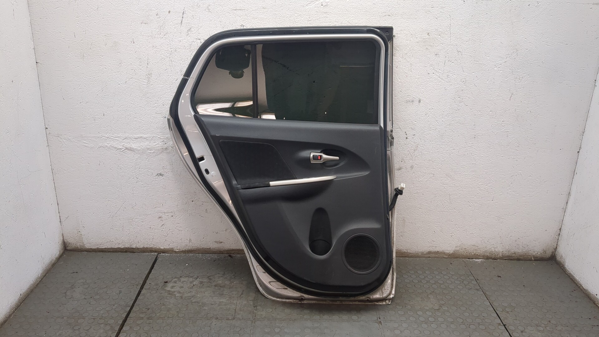 Дверь задняя левая