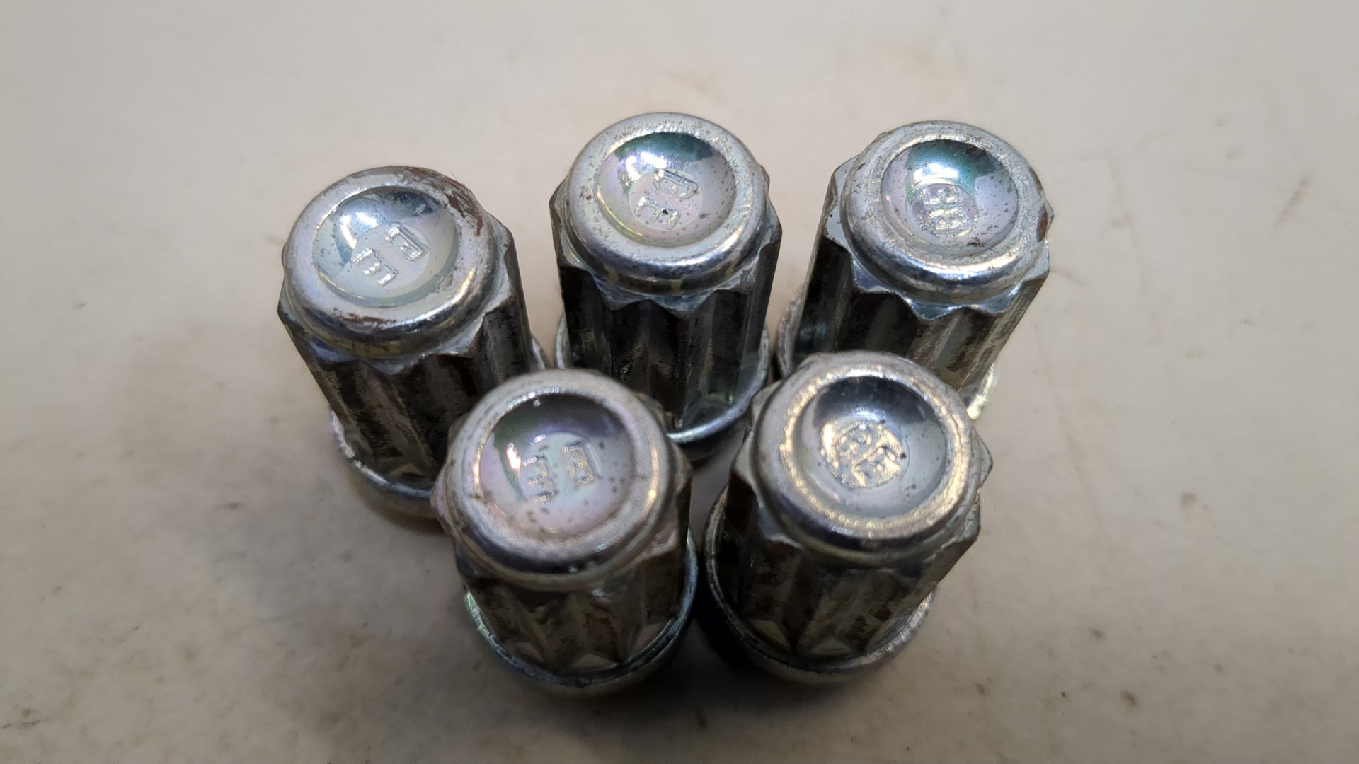 Гайка колеса