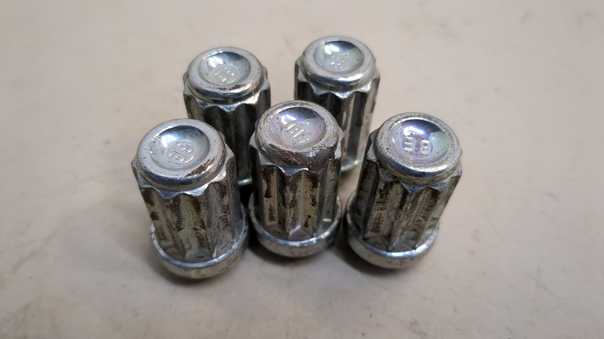 Гайка колеса