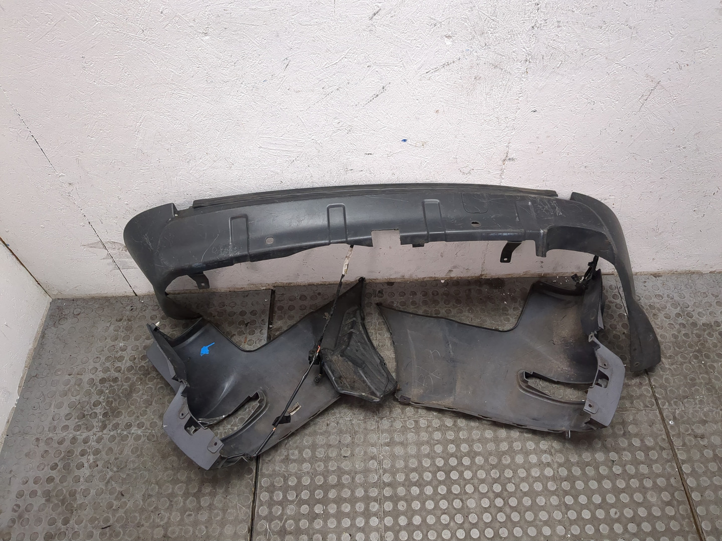 Бампер задний