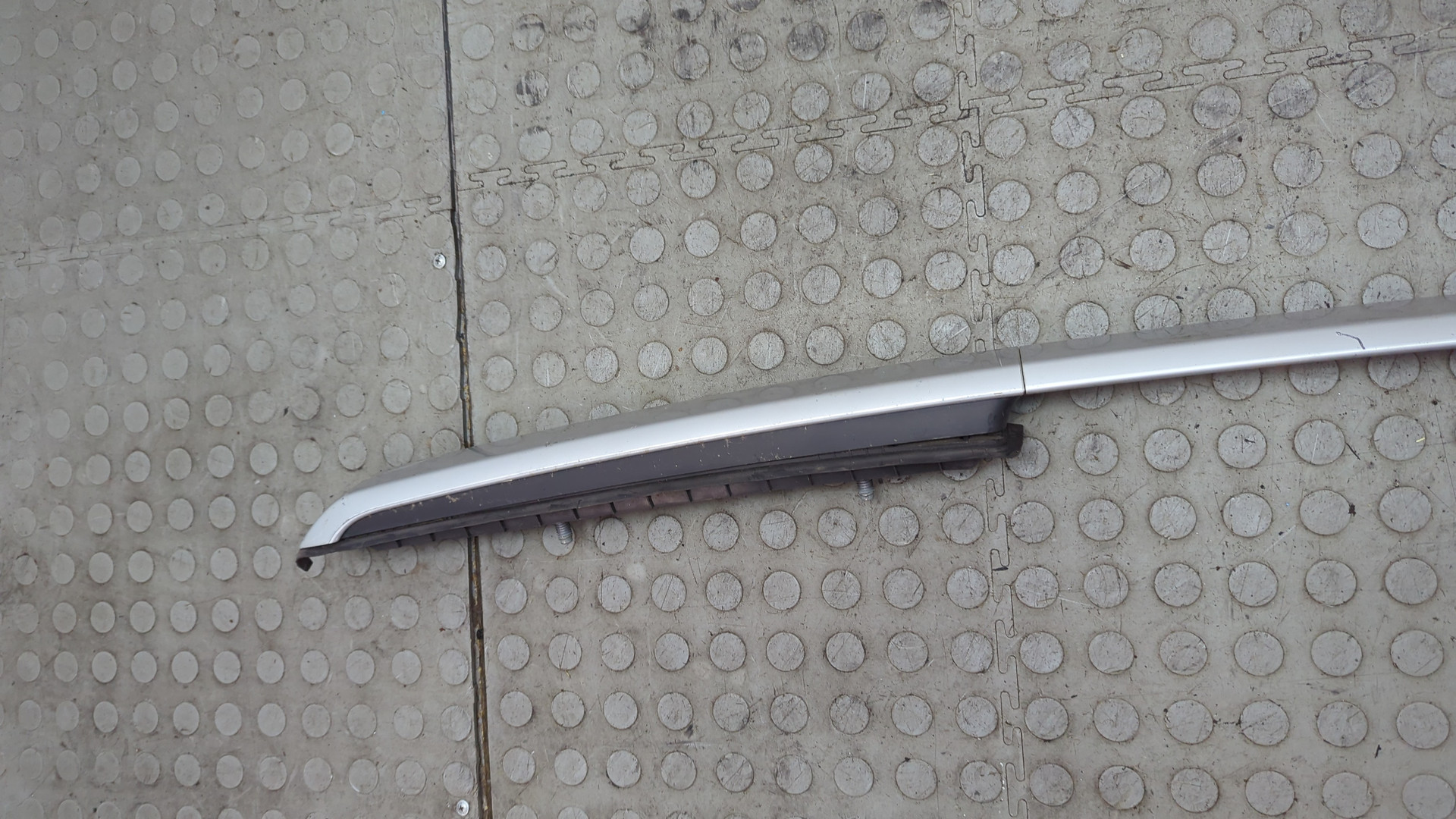 Рейлинг (релинг) правый (планка на крышу)