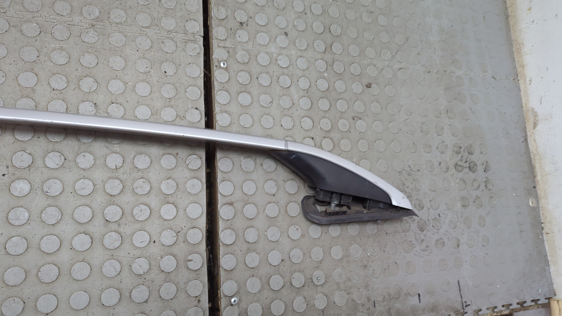 Рейлинг (релинг) правый (планка на крышу)