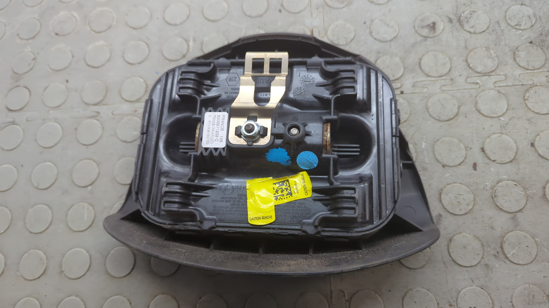 Подушка безопасности в рулевое колесо