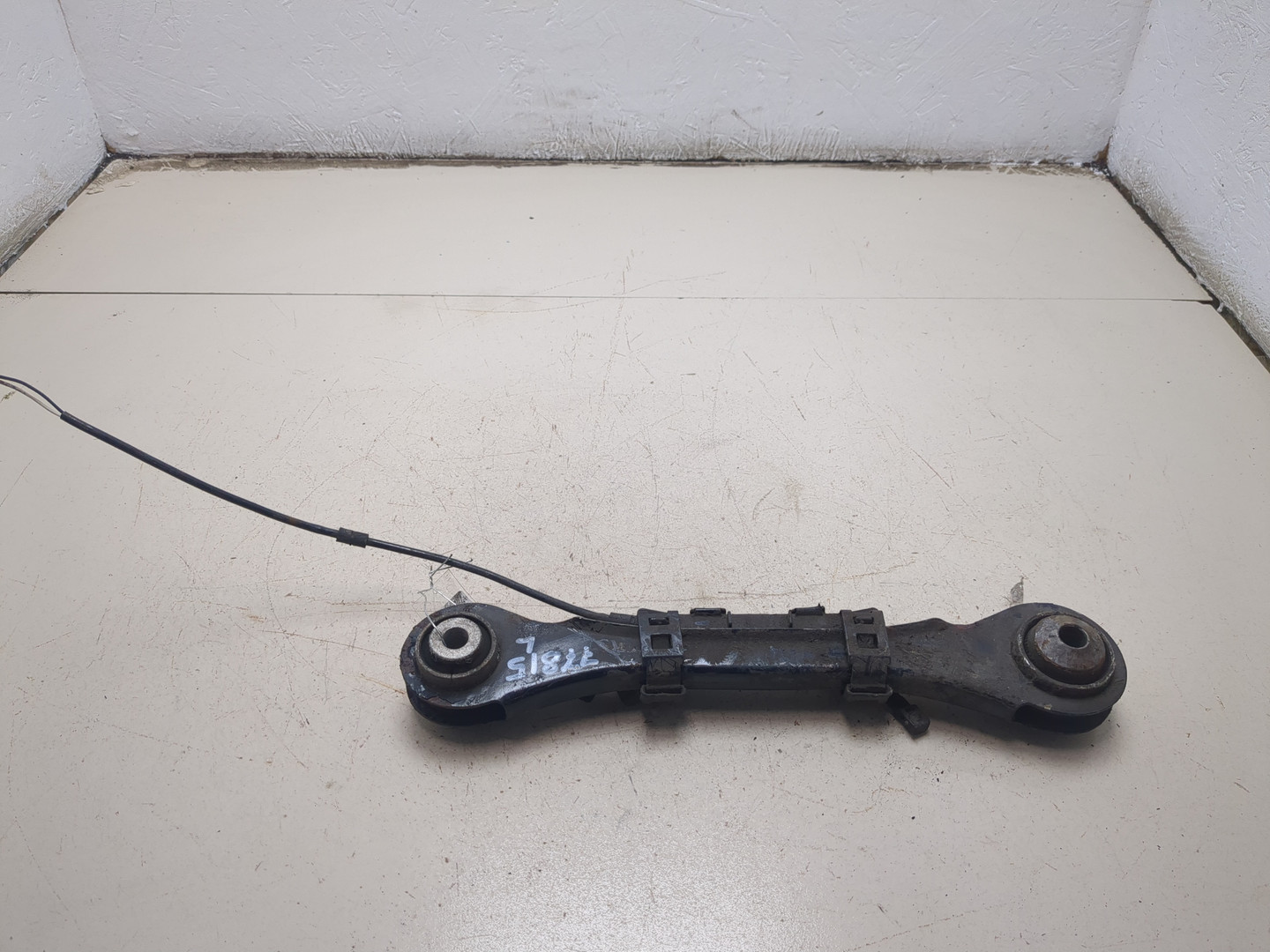 Рычаг задний левый