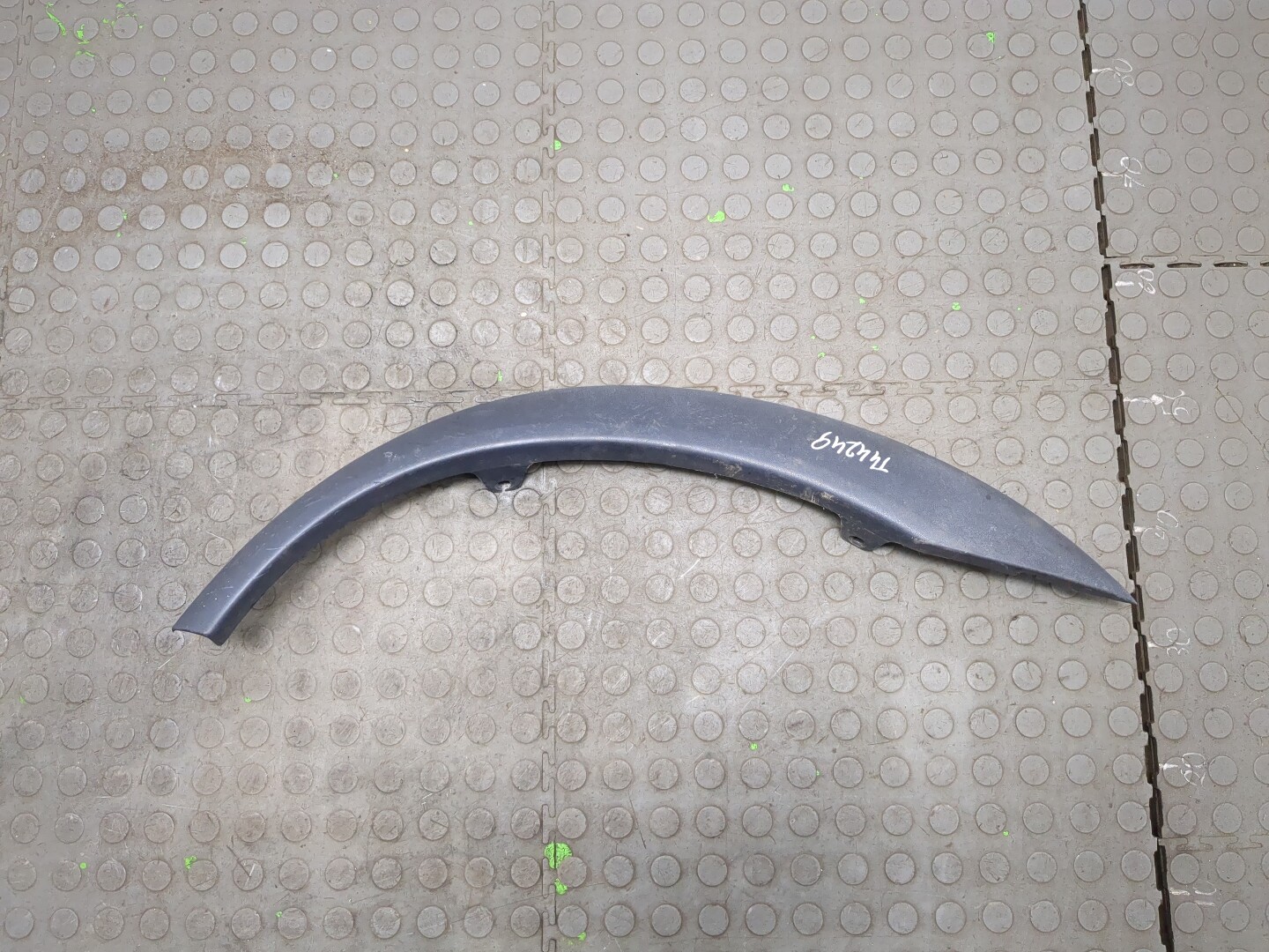 Накладка переднего крыла левого