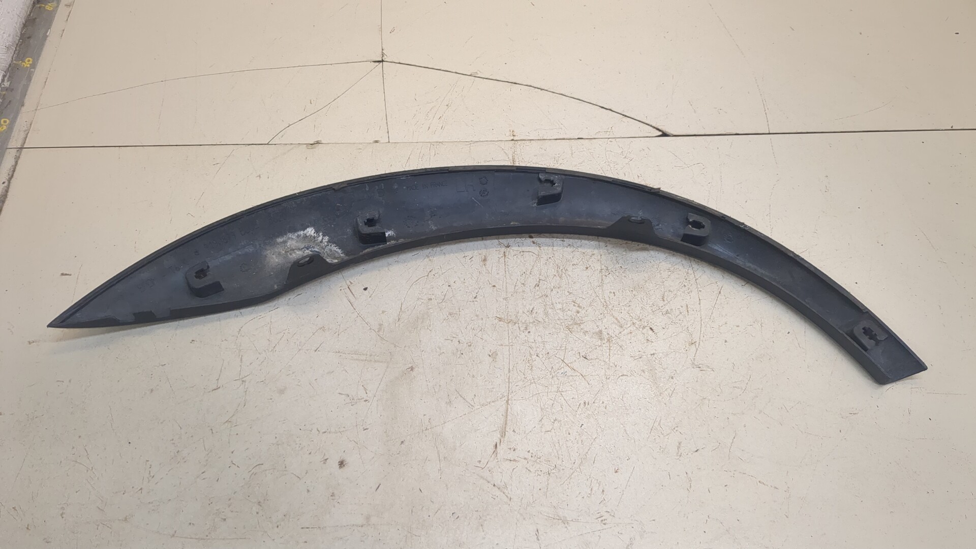 Накладка переднего крыла левого