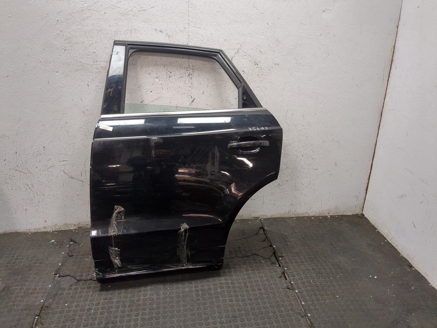 Дверь задняя левая