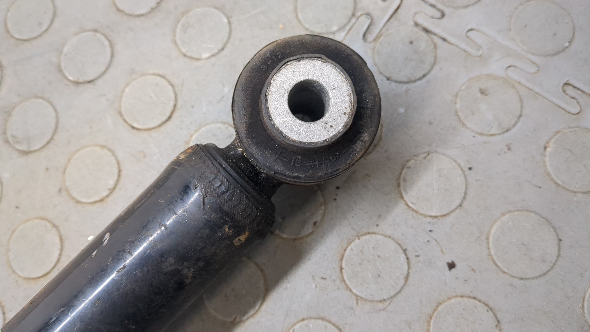 Амортизатор задний (стойка)