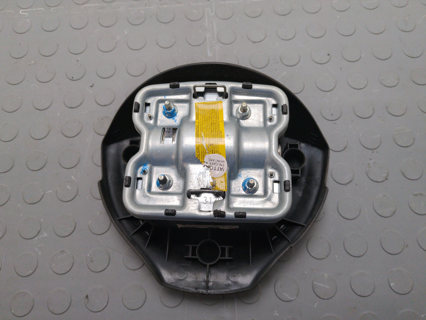 Подушка безопасности в рулевое колесо