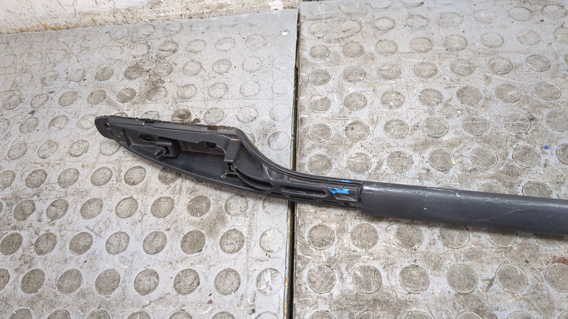 Рейлинг (релинг) левый (планка на крышу)