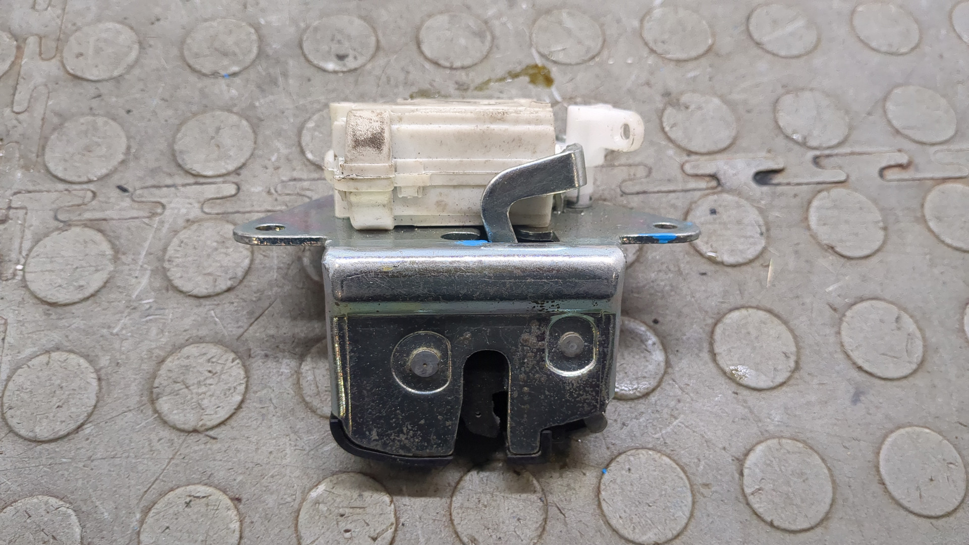 Замок багажника