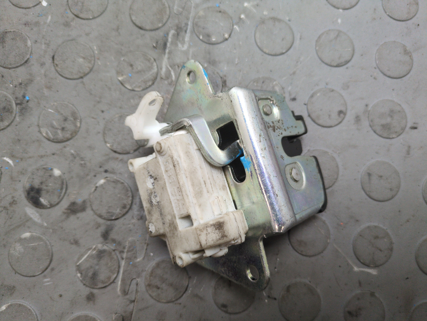 Замок багажника