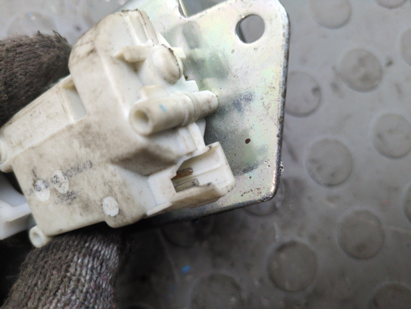 Замок багажника