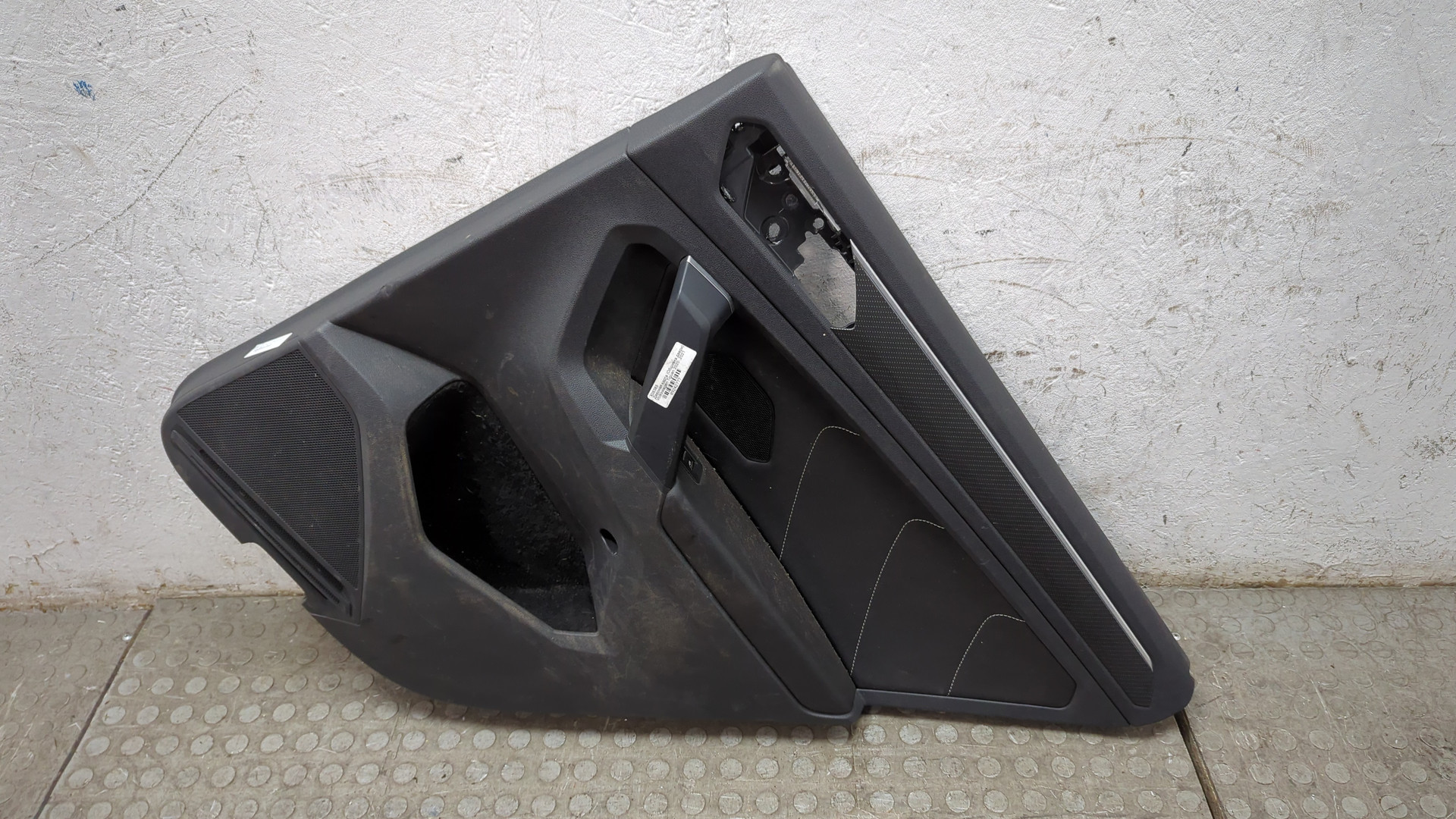 Обшивка двери задней правой