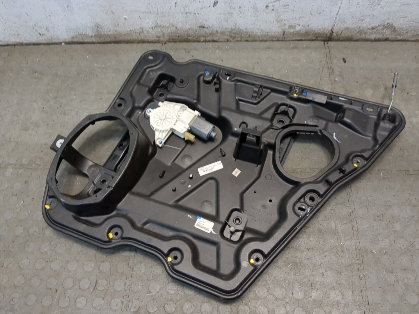 Стеклоподъемник электр. задний правый