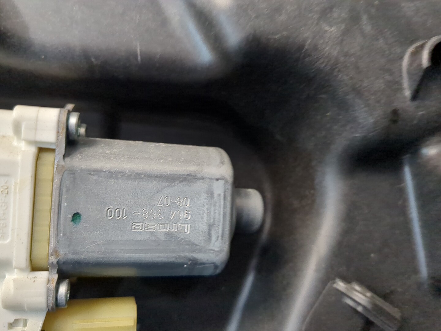 Стеклоподъемник электр. задний правый