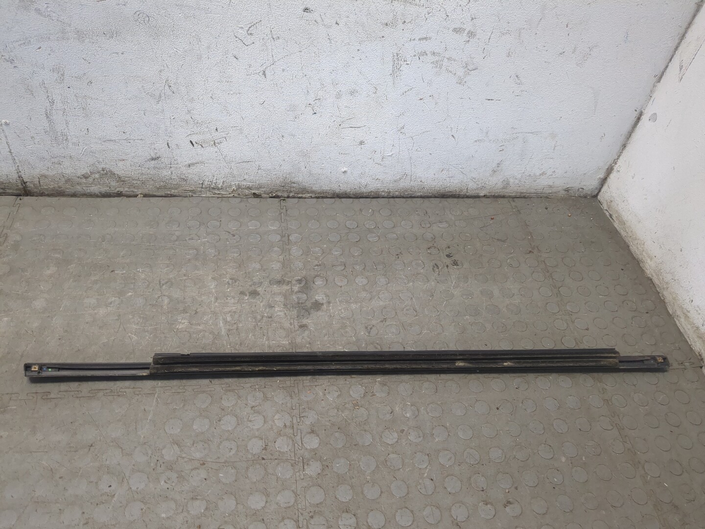 Накладка стекла заднего правого