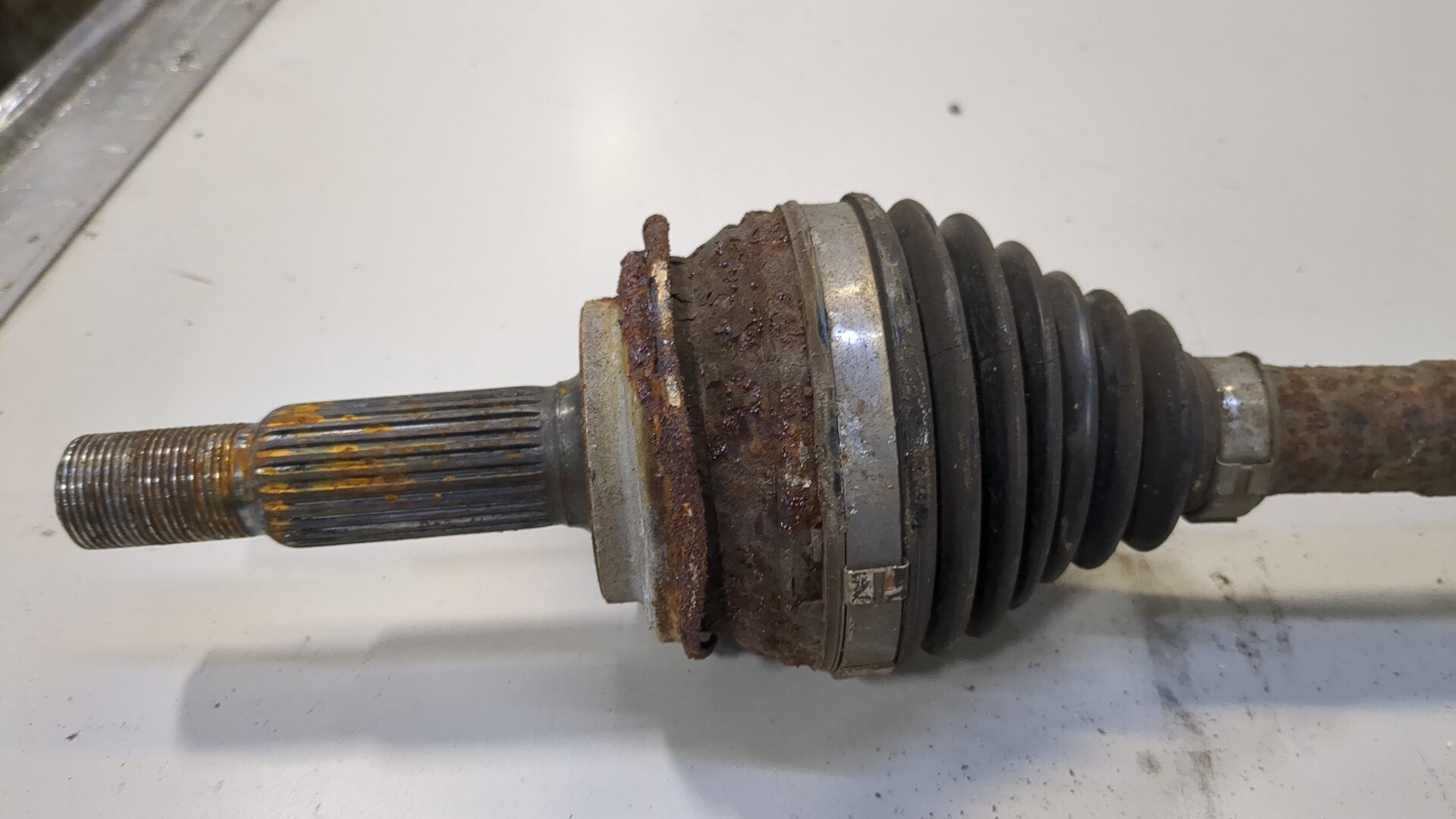 Полуось передняя правая