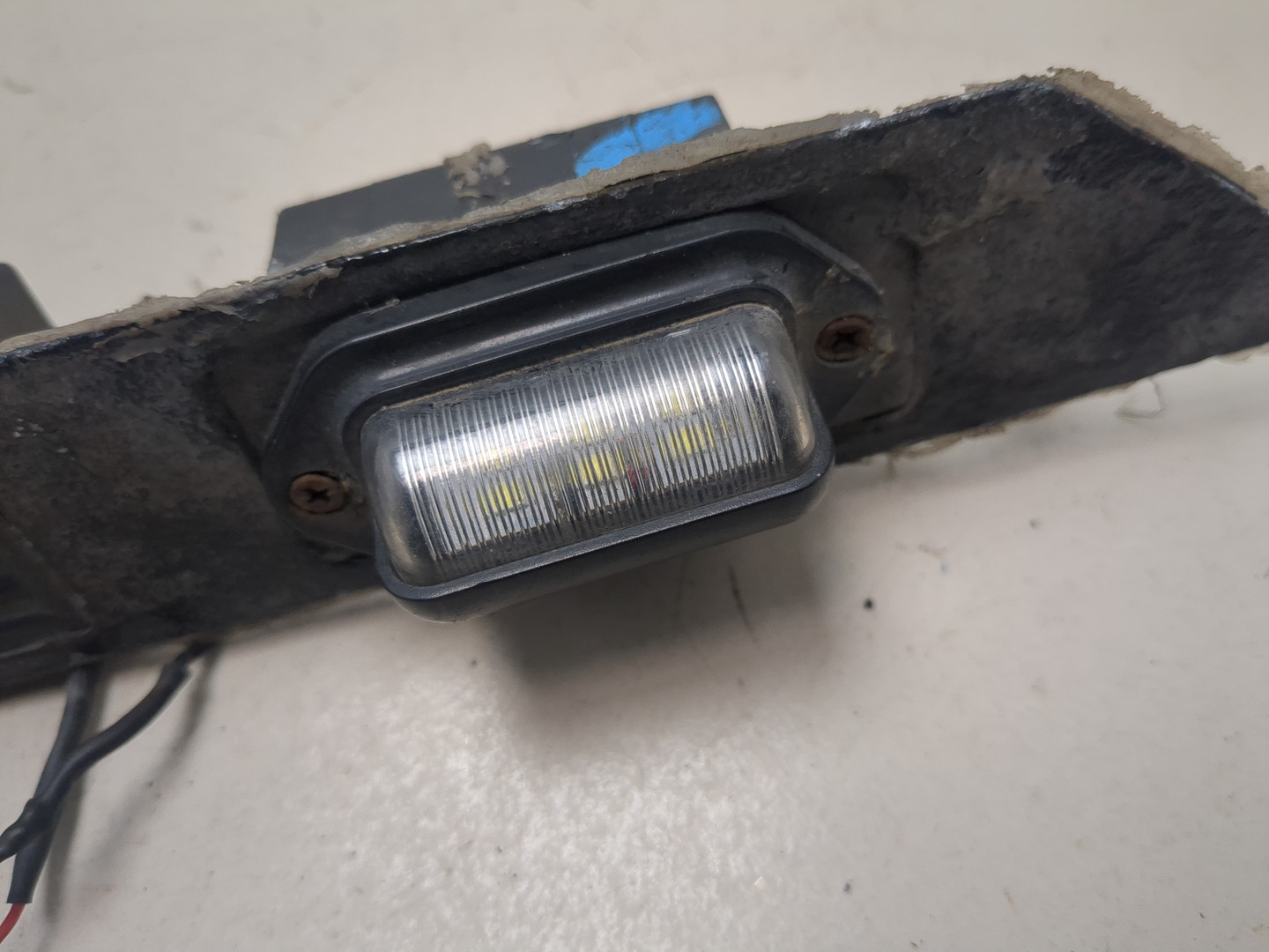 Фонарь подсветки номера