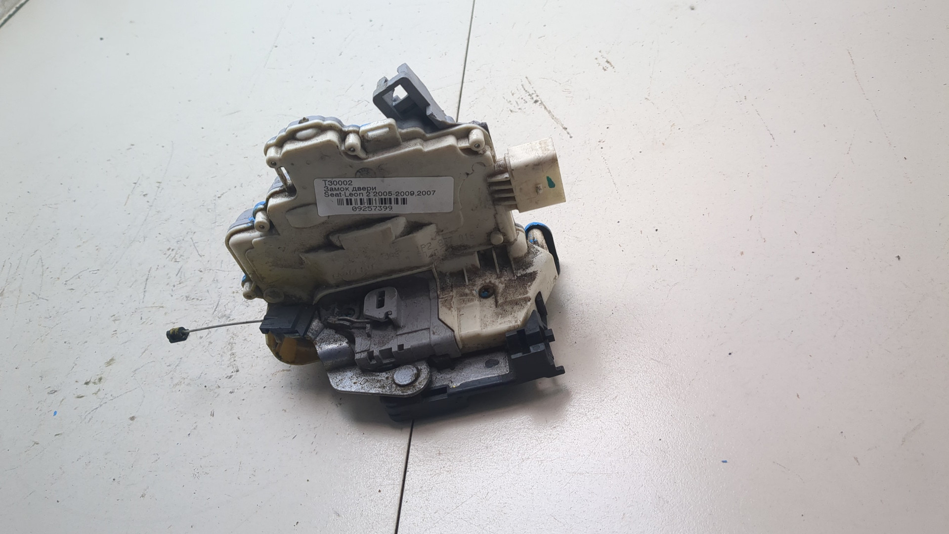 Замок двери передней правой