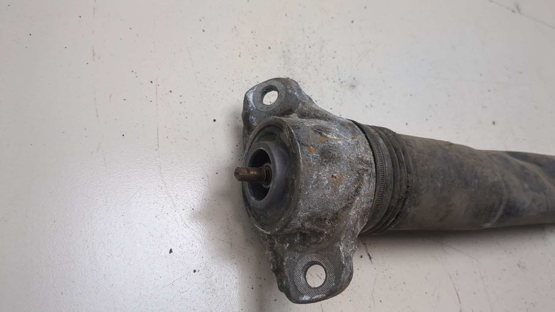 Амортизатор задний (стойка)