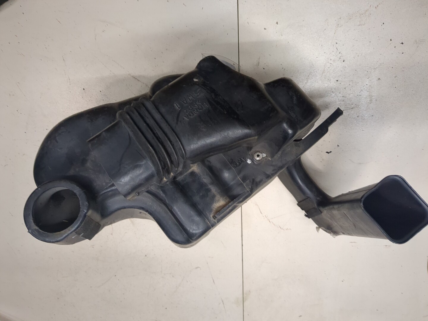 Резонатор воздушного фильтра