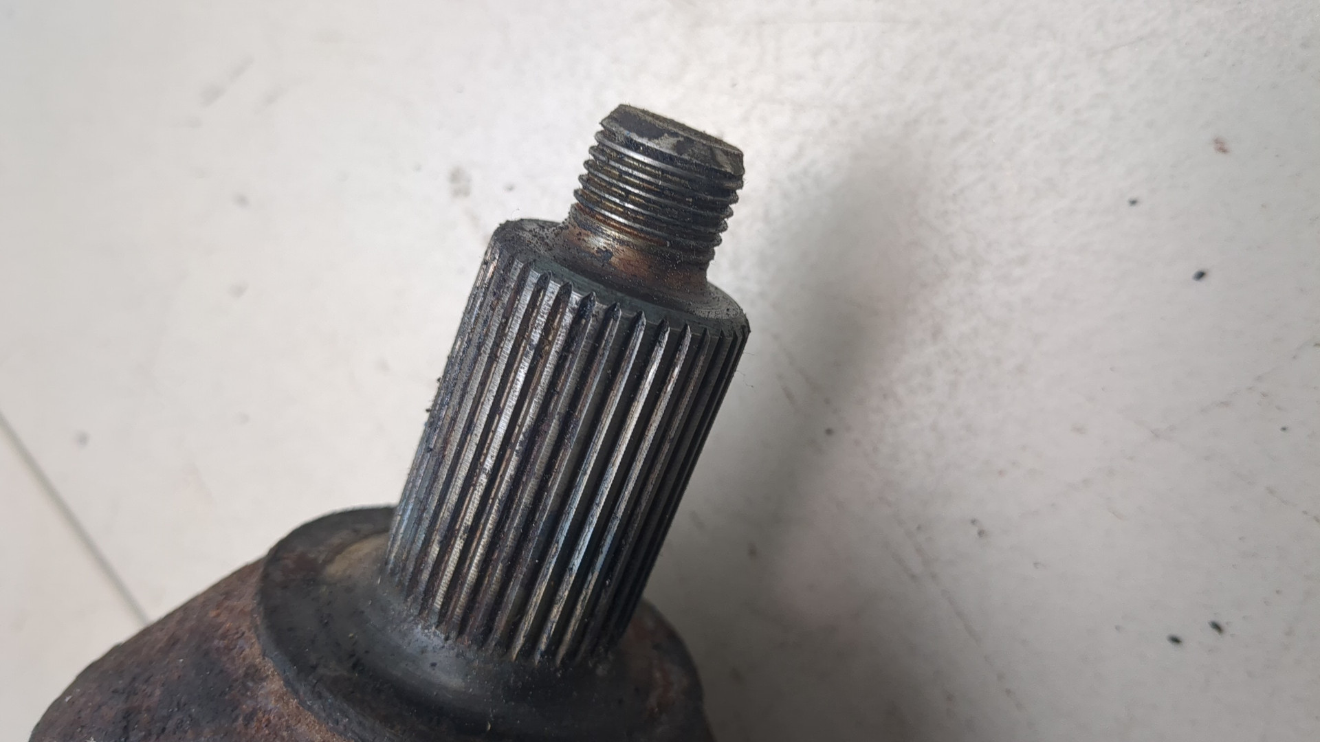 Полуось передняя левая