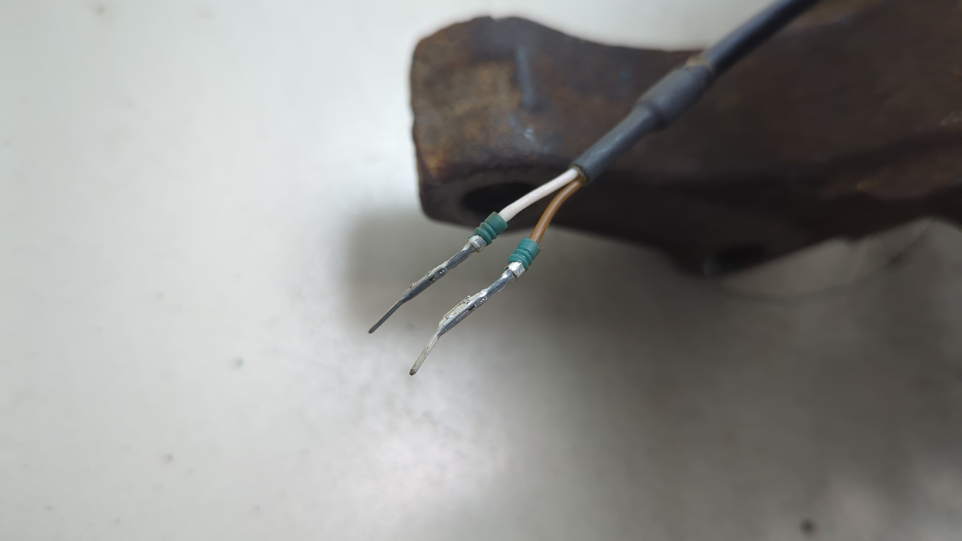 Кулак поворотный передний левый