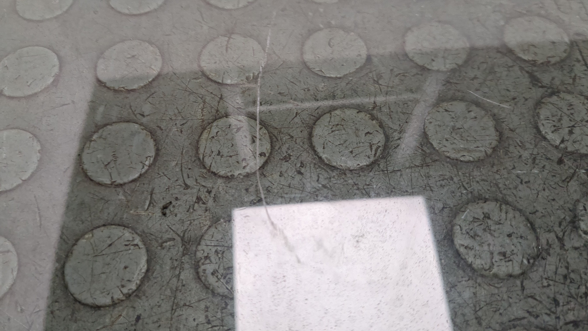 Стекло двери передней левой