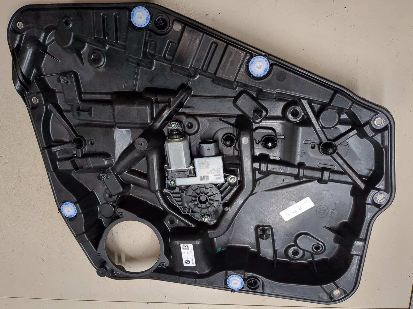 Стеклоподъемник электр. задний правый