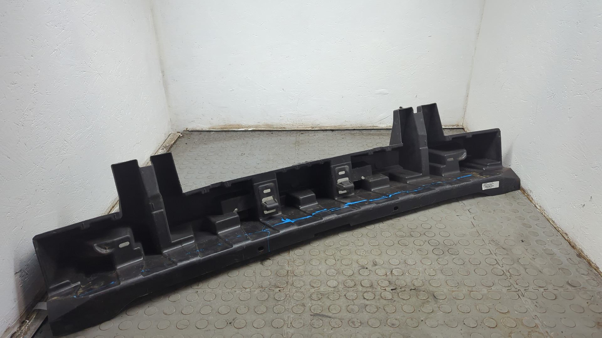 Кронштейн заднего бампера