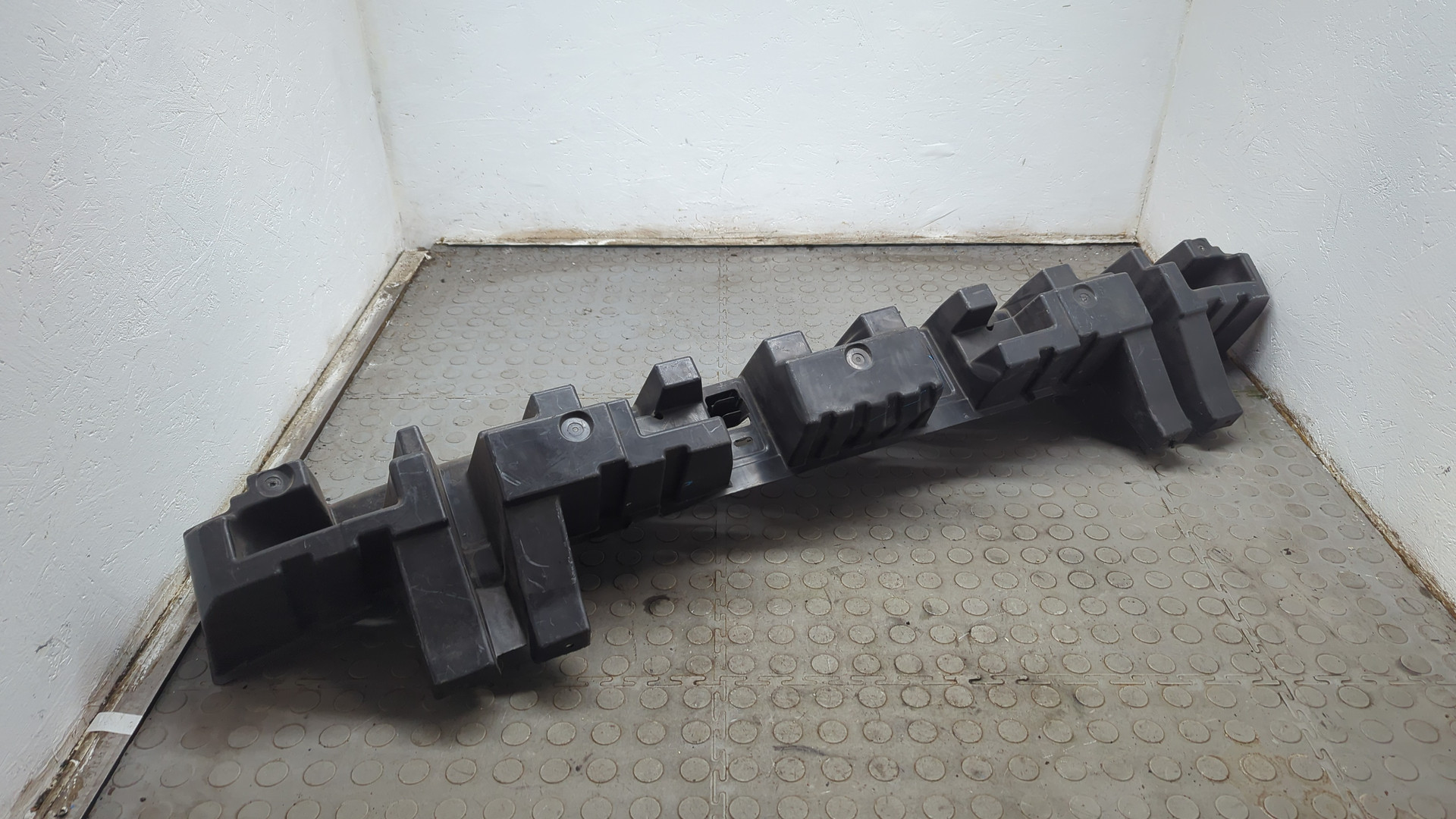 Кронштейн заднего бампера