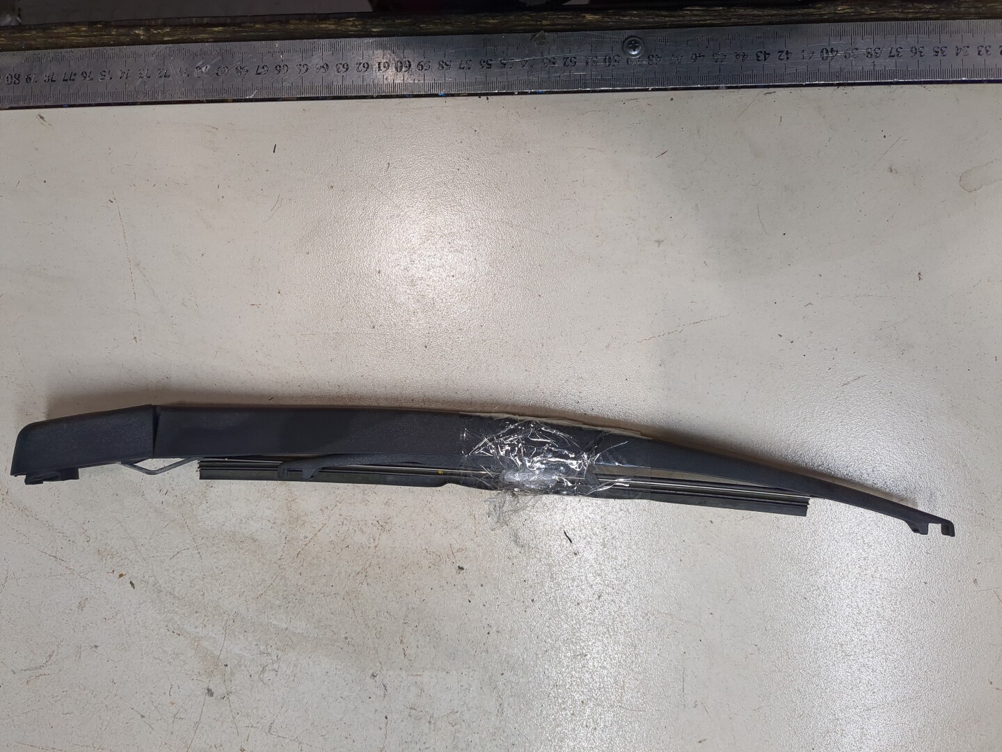 Поводок стеклоочистителя заднего