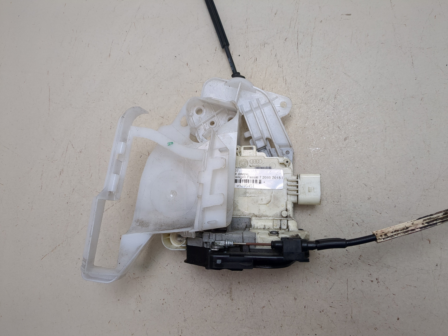 Замок двери передней правой