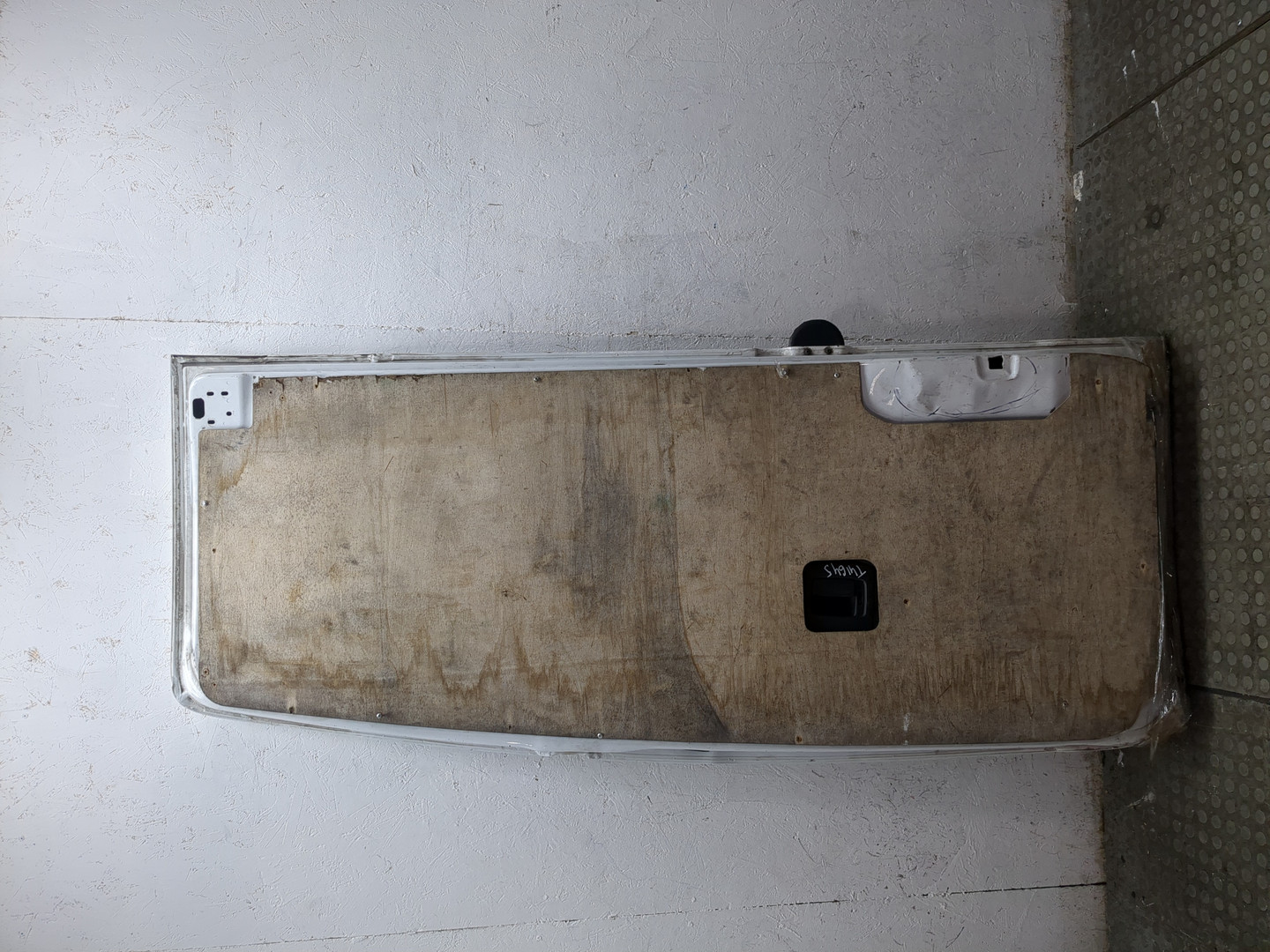 Дверь багажника правая