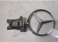  Эмблема Mercedes C W203 2000-2007 9304818 #1