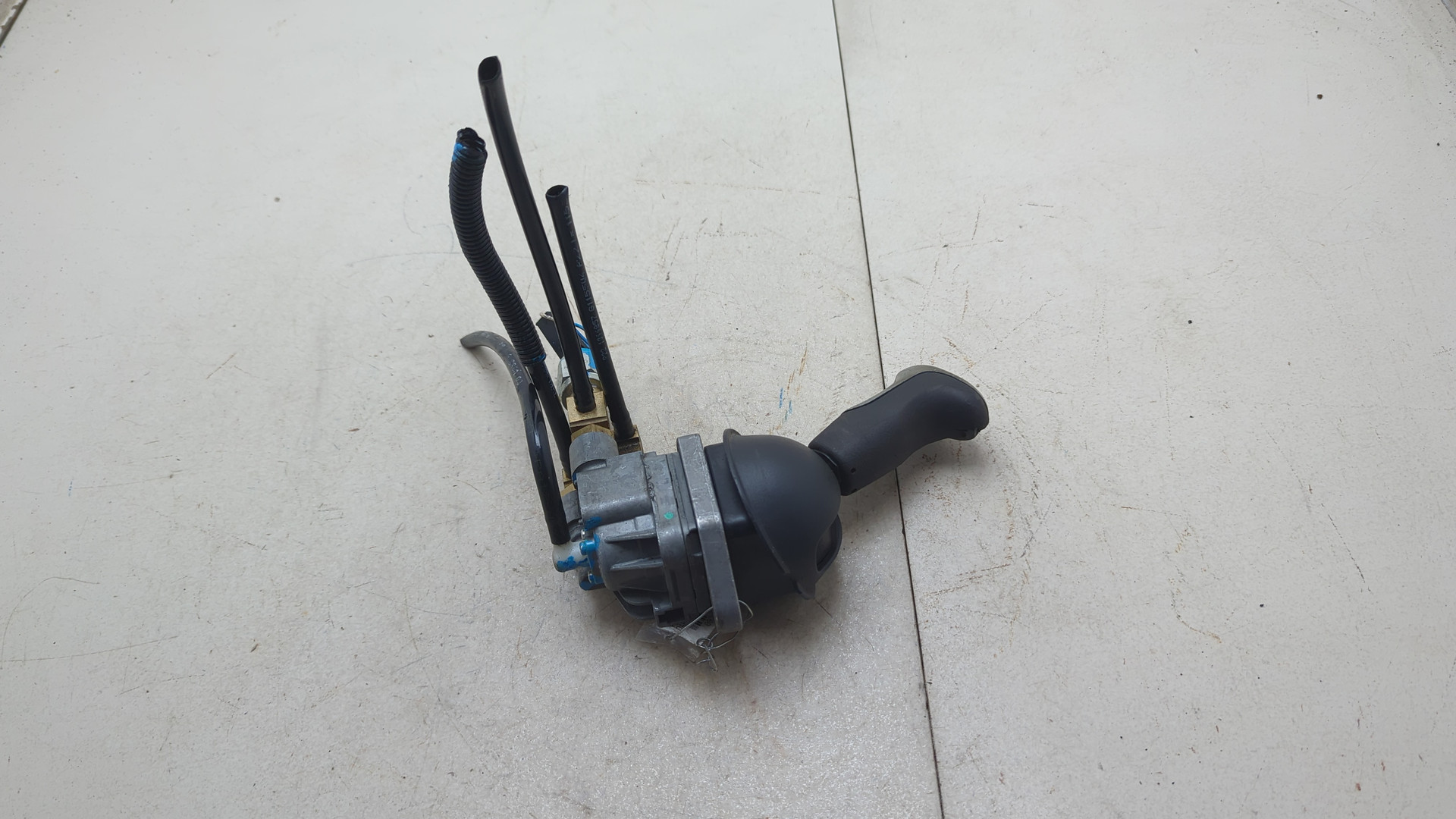 Кран ручного тормоза