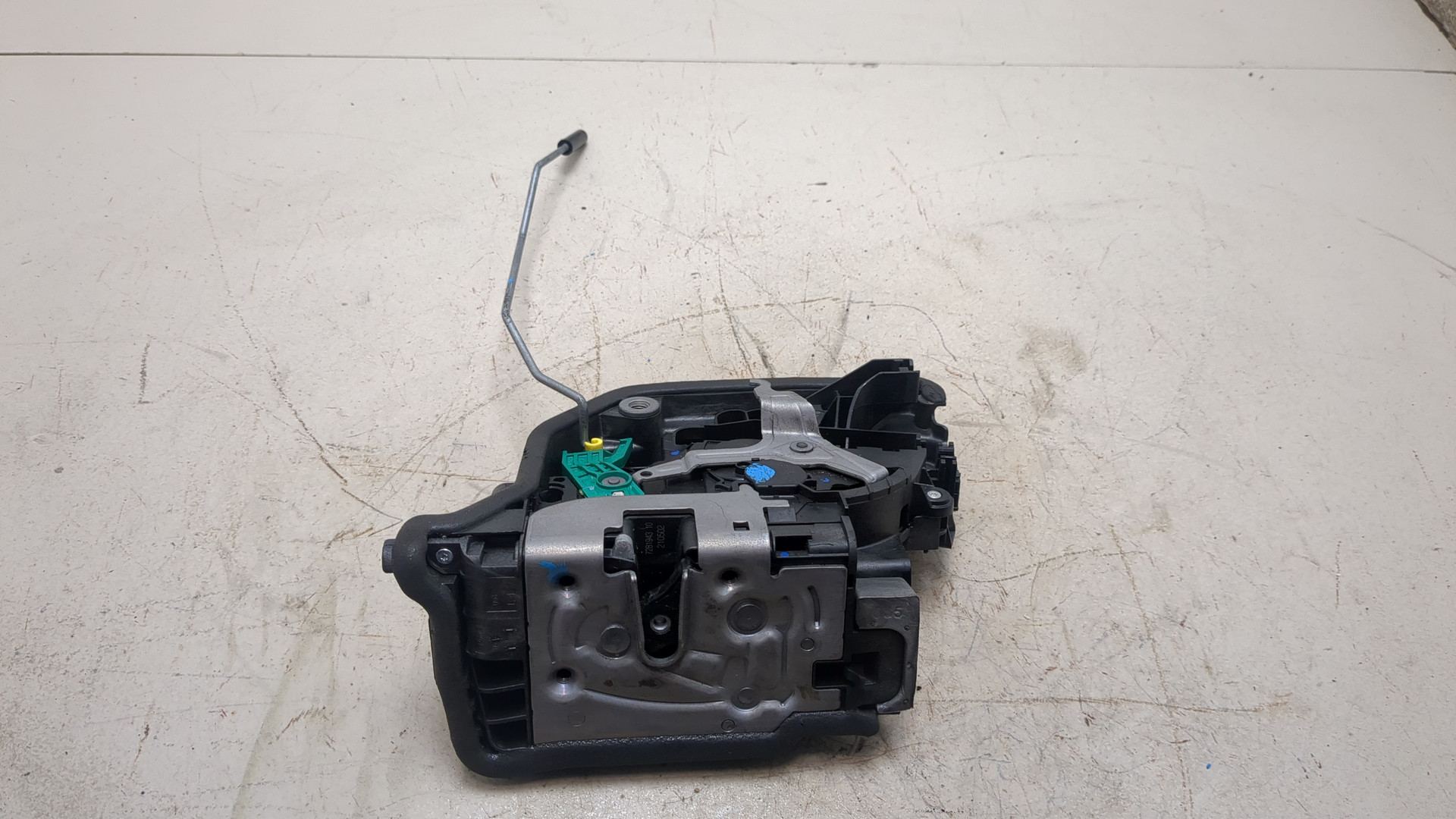 Замок двери задней левой