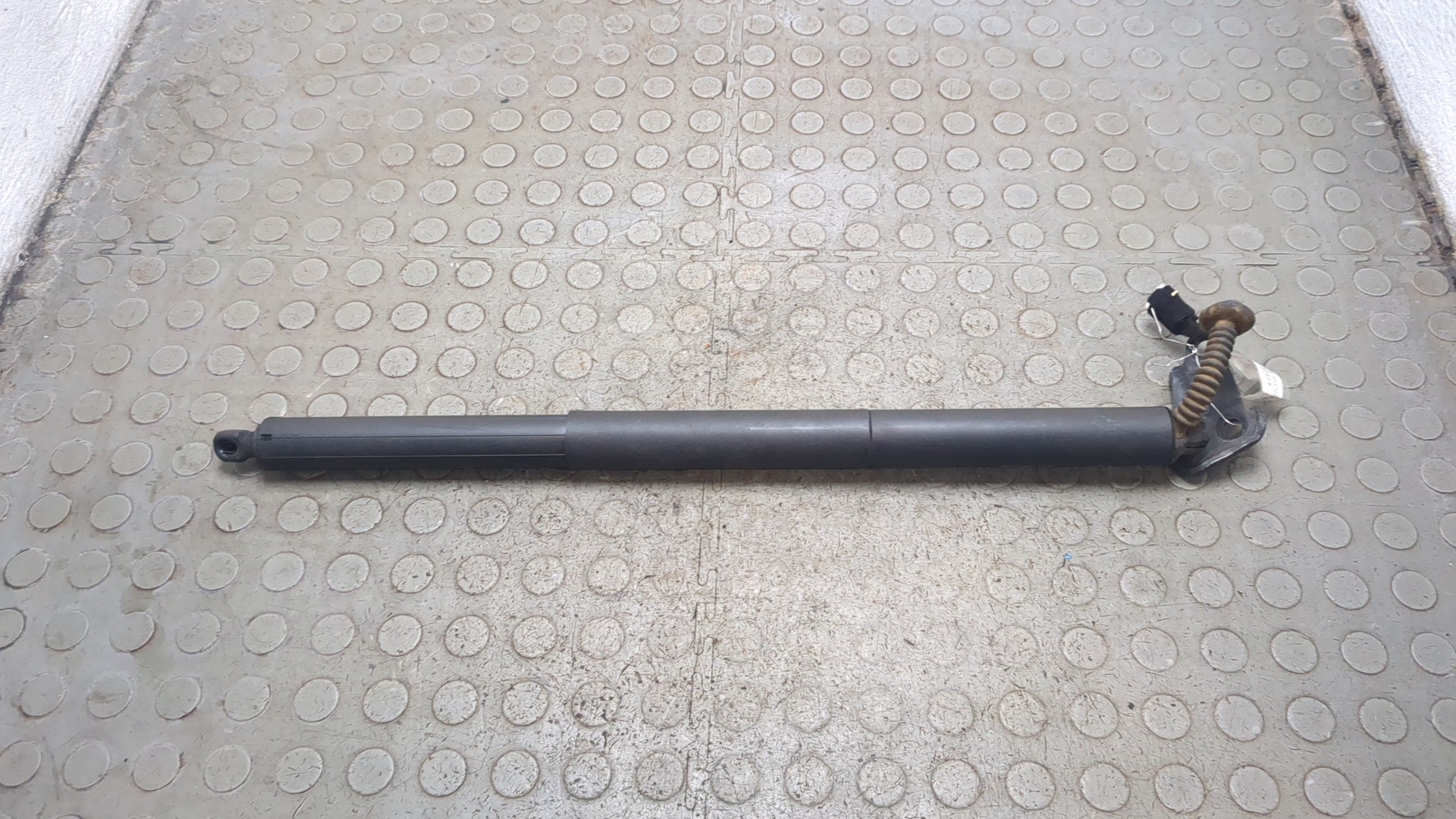 Амортизатор крышки багажника