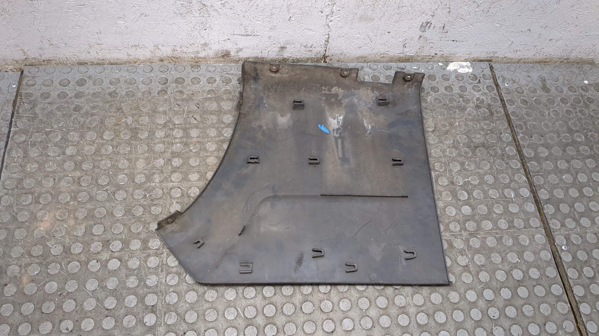 Накладка заднего крыла левого