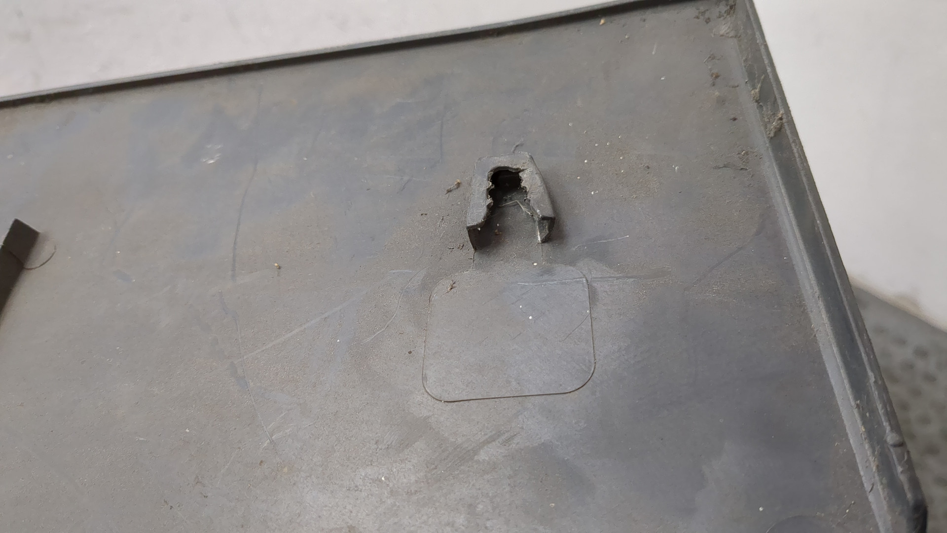 Накладка заднего крыла левого