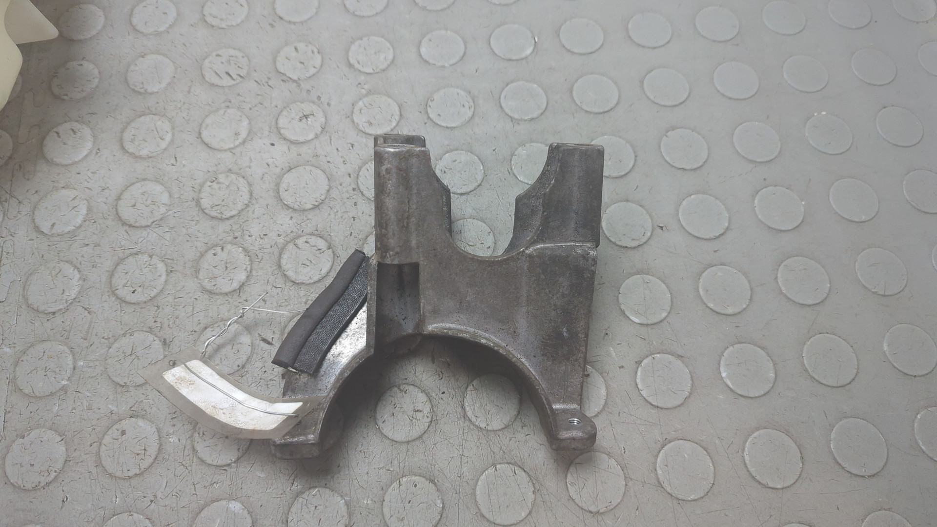 Кронштейн топливного фильтра