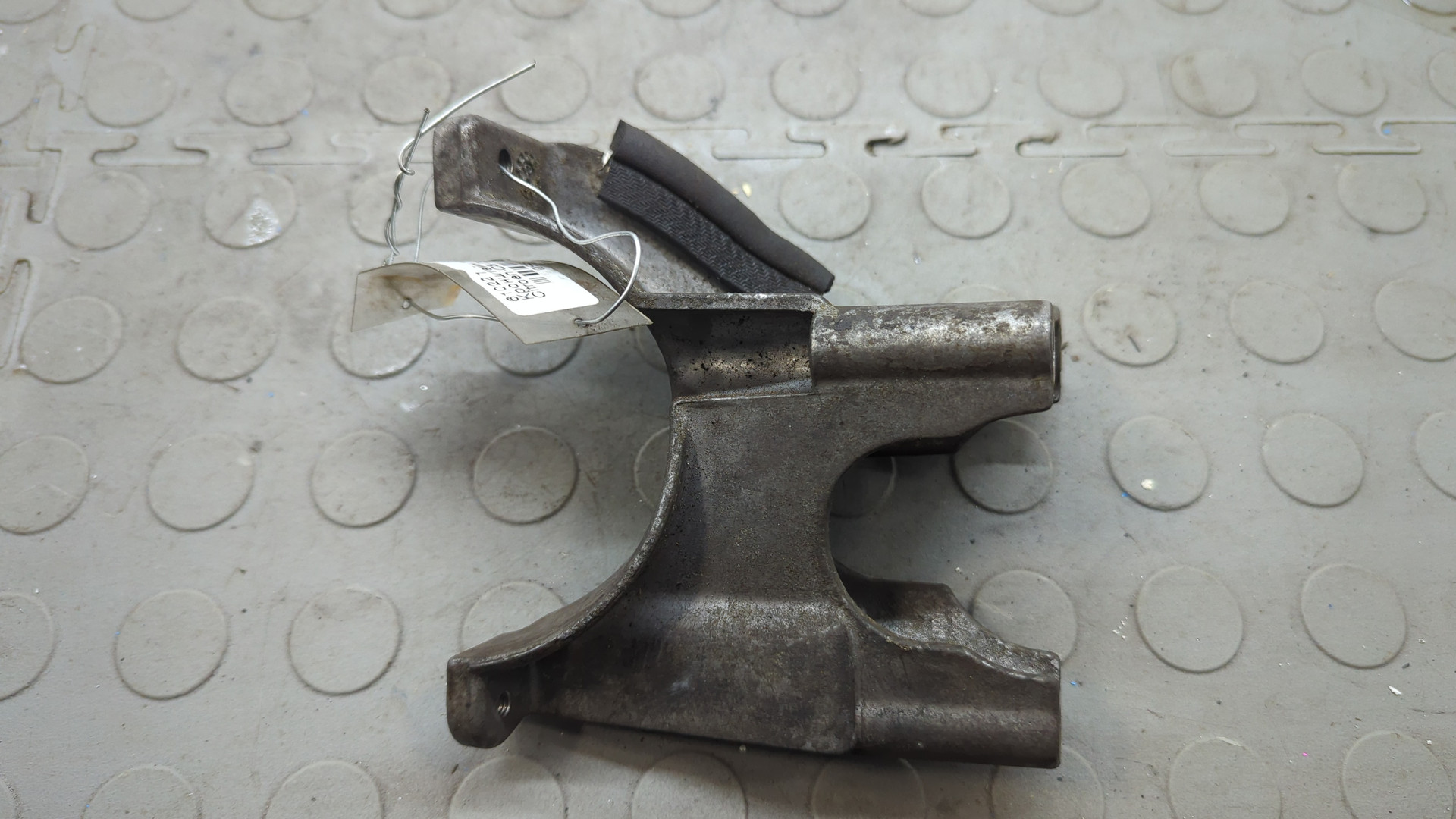 Кронштейн топливного фильтра