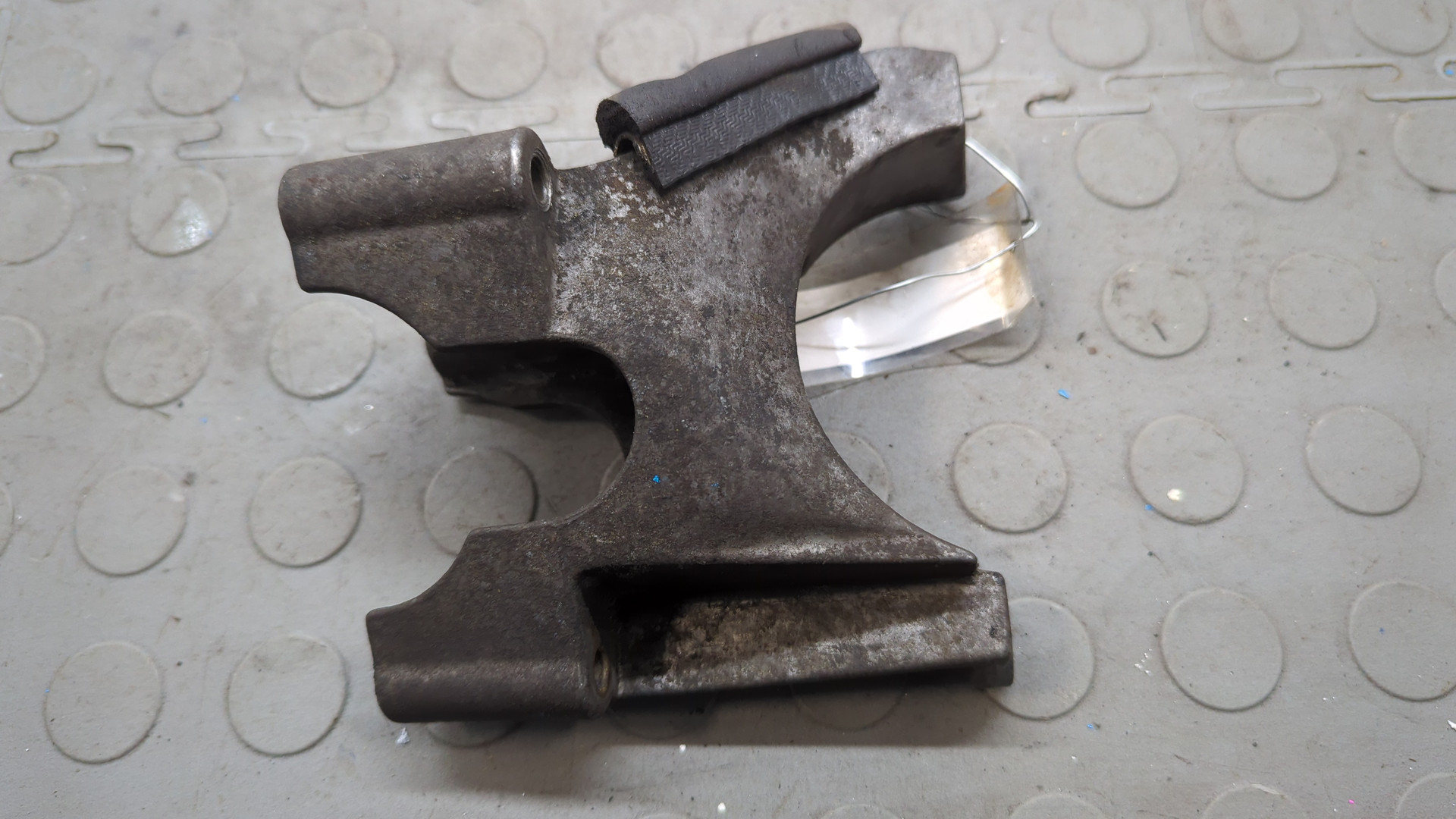 Кронштейн топливного фильтра