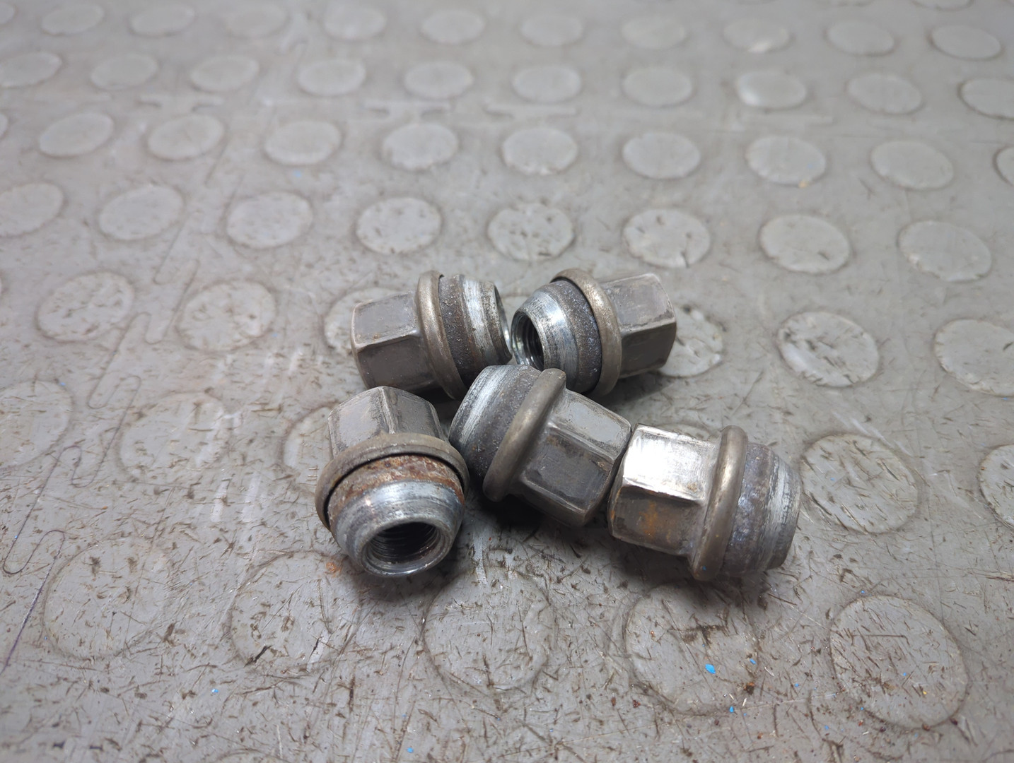 Гайка колеса