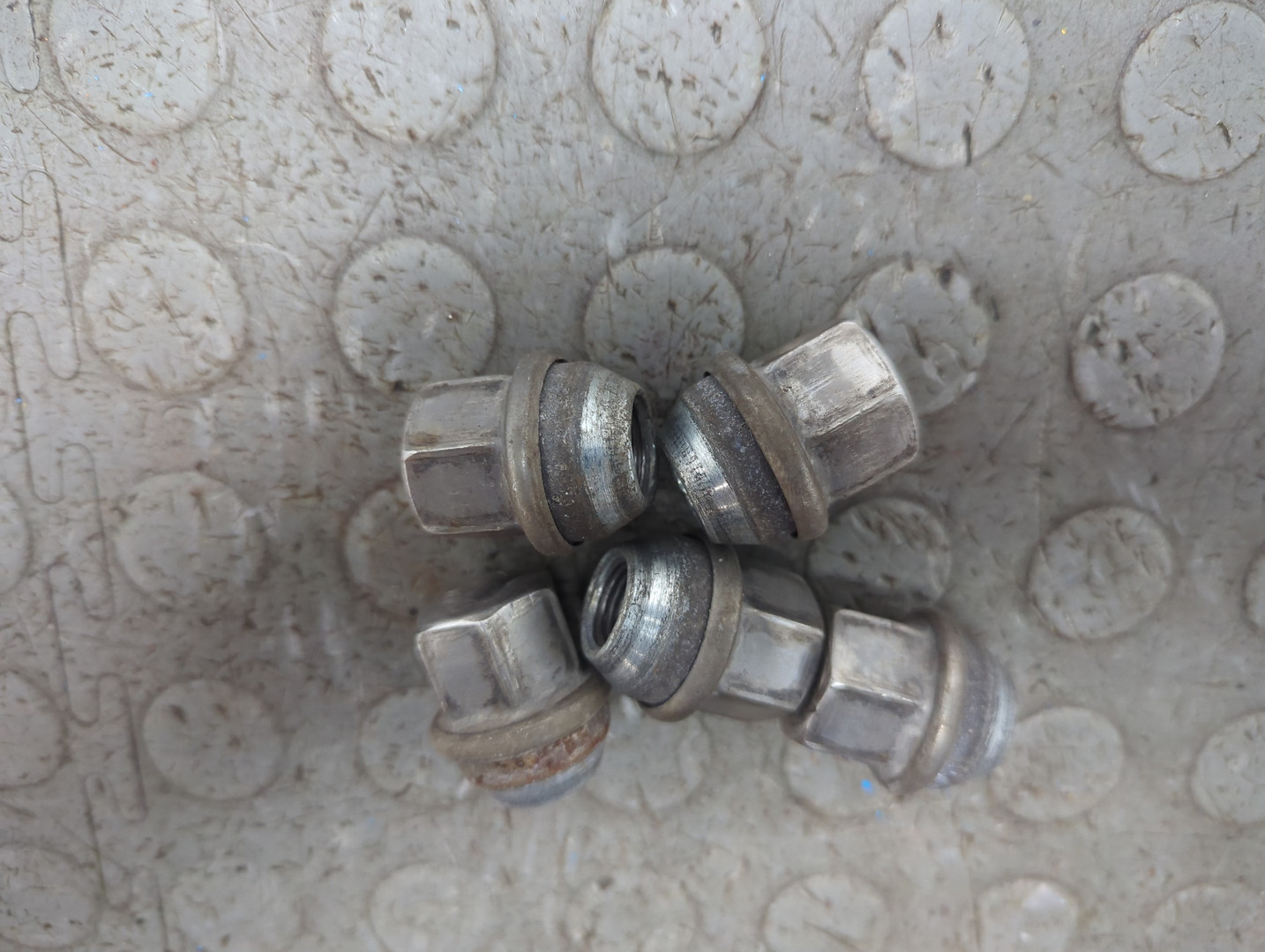 Гайка колеса