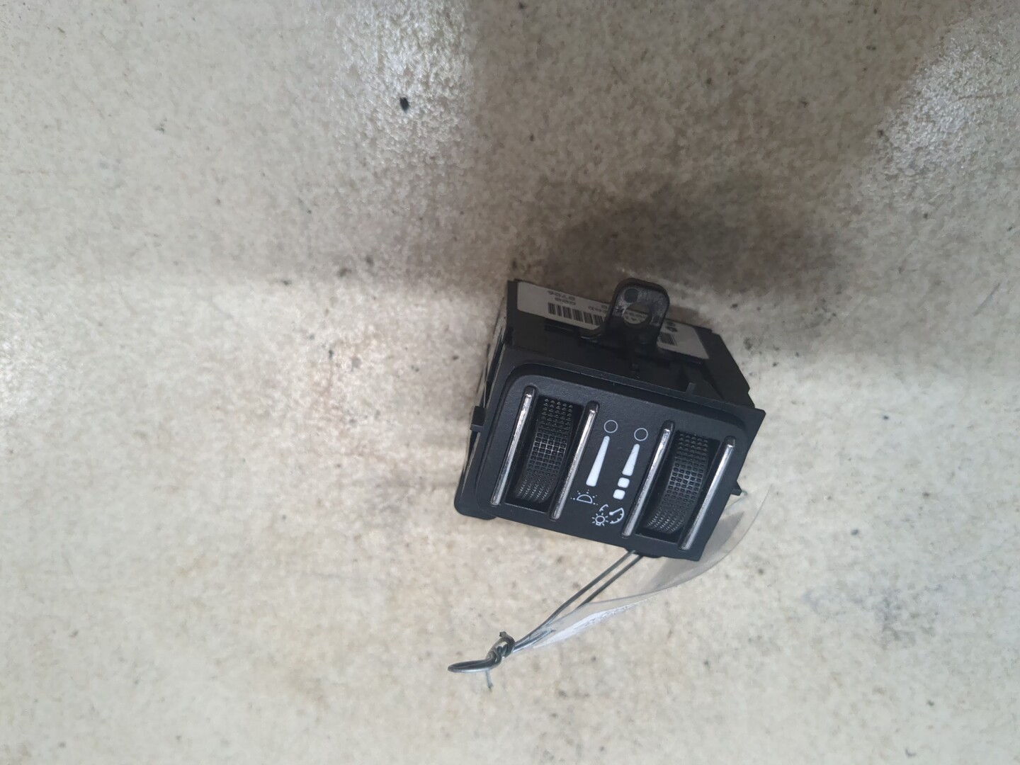 Кнопка корректора фар