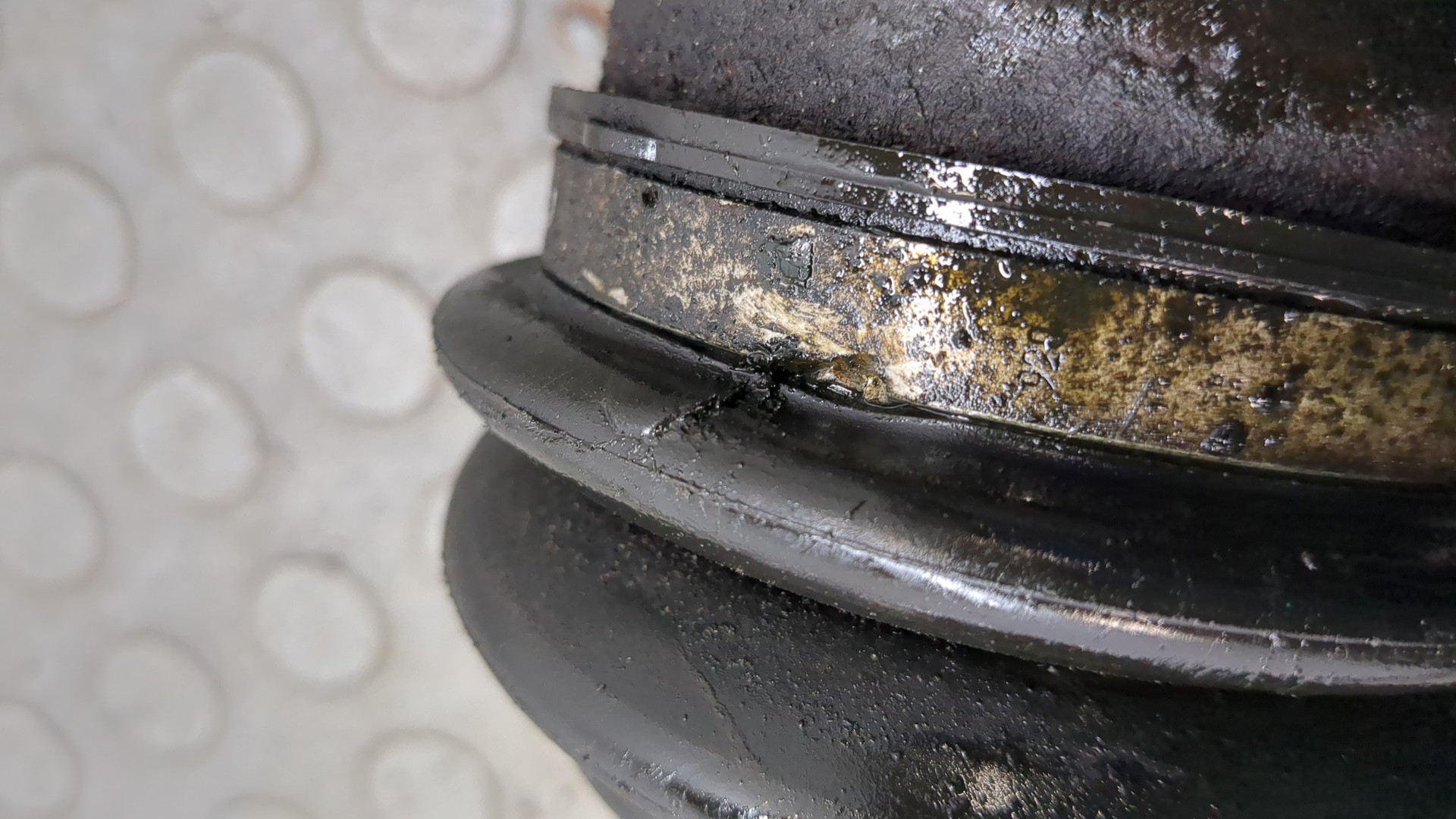 Полуось передняя левая