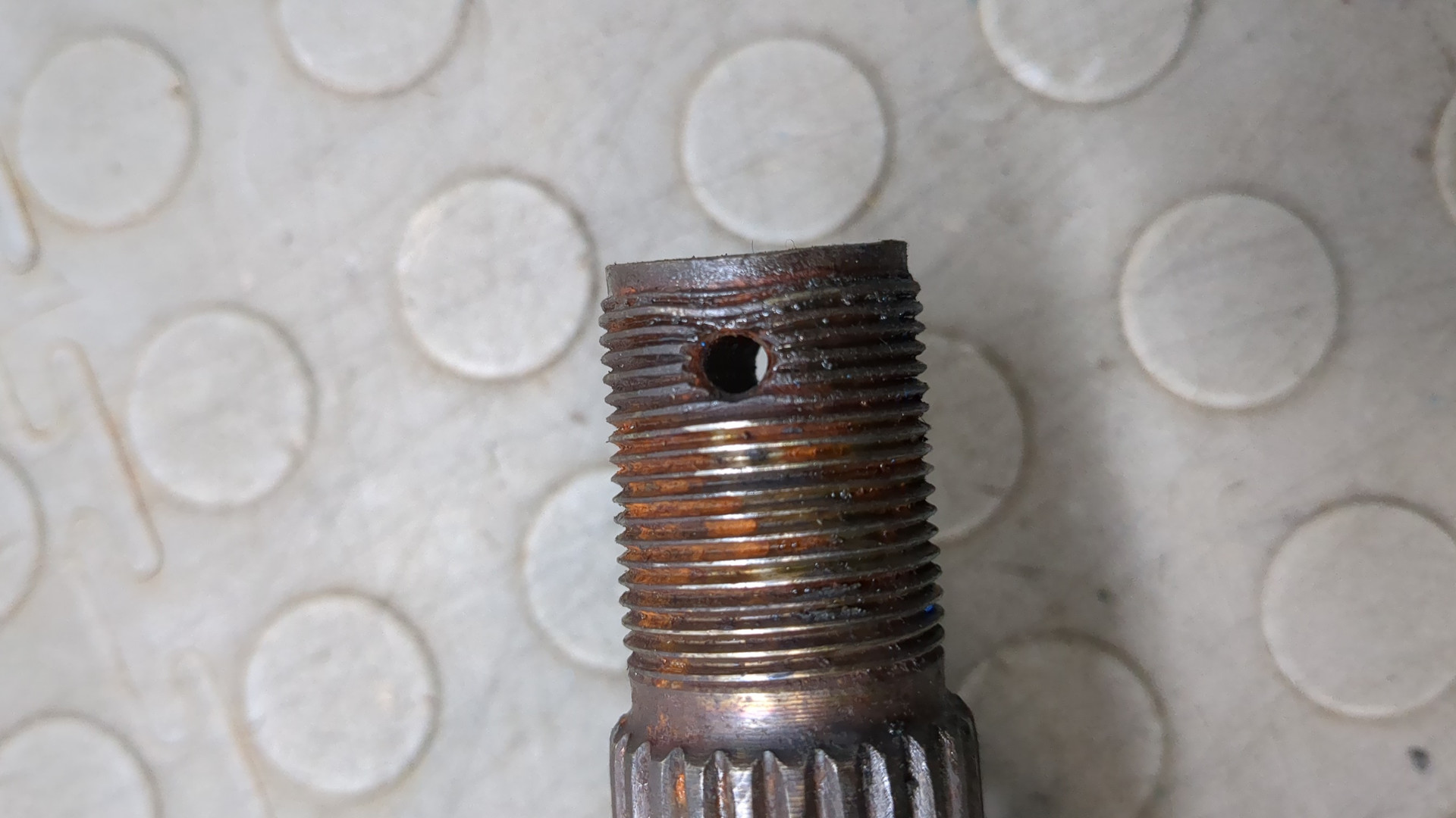 Полуось передняя левая